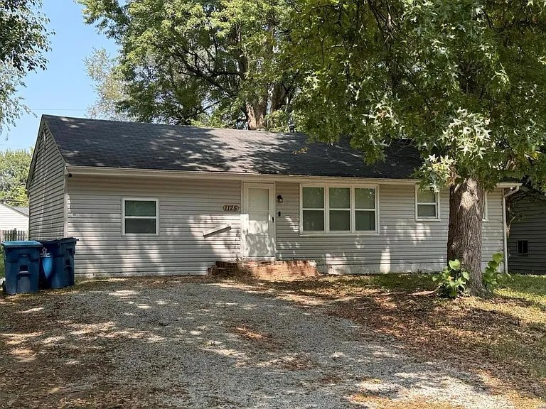 St. Louis House: 1125 Redman Blvd