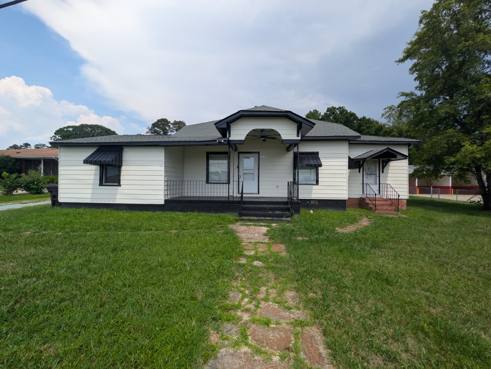 roxboro House: 1824 n main st