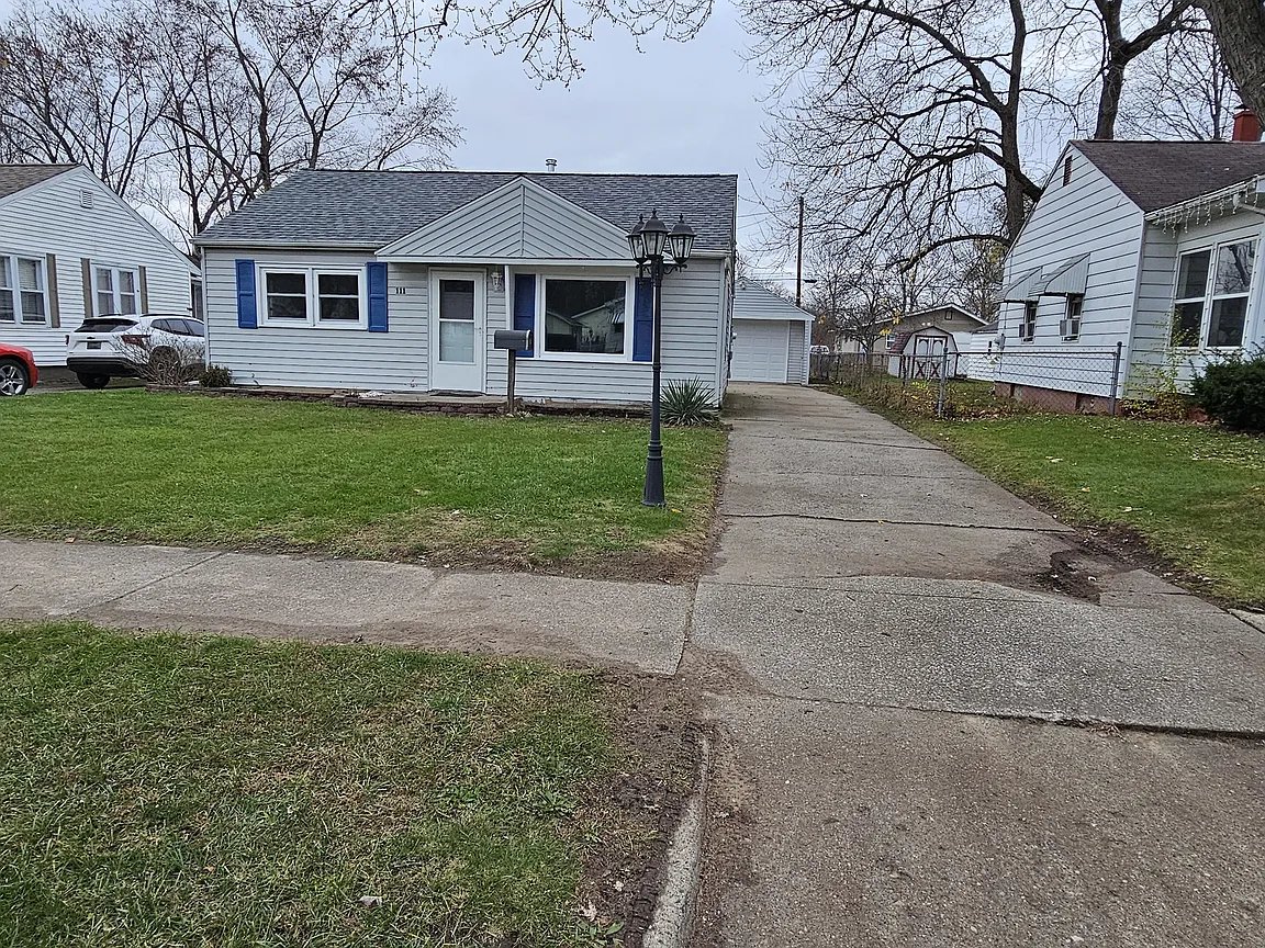 Battle Creek House: 111 Broadway Blvd