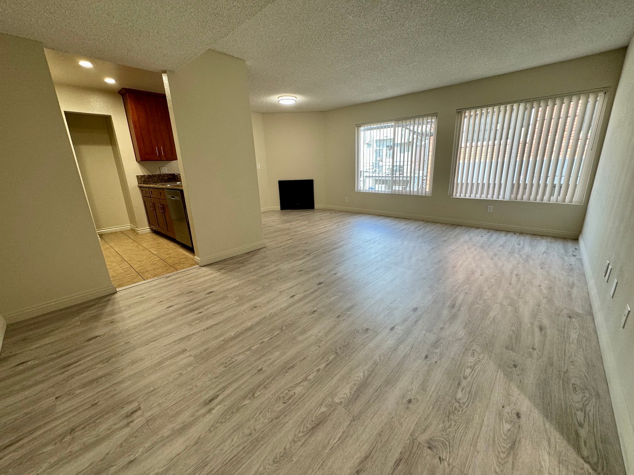 Los Angeles Apartment: 10911 Rochester Ave