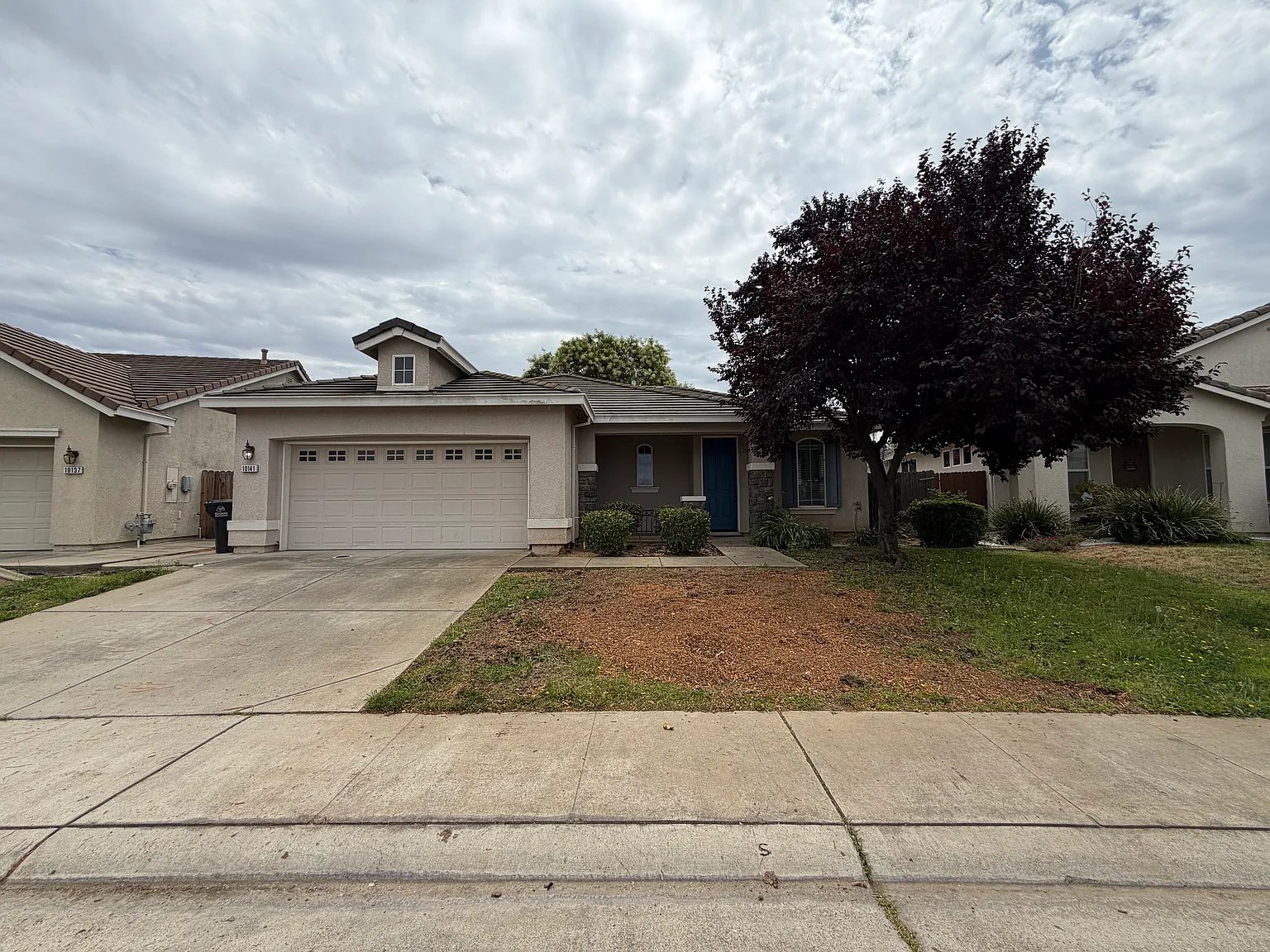 Elk Grove House: 10141 Van Brocklin Way