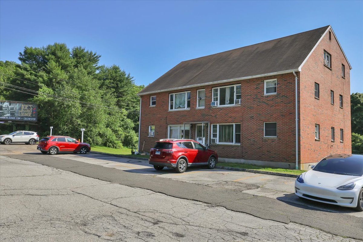 Montville Apartment: 1580 Hartford New London Turnpike