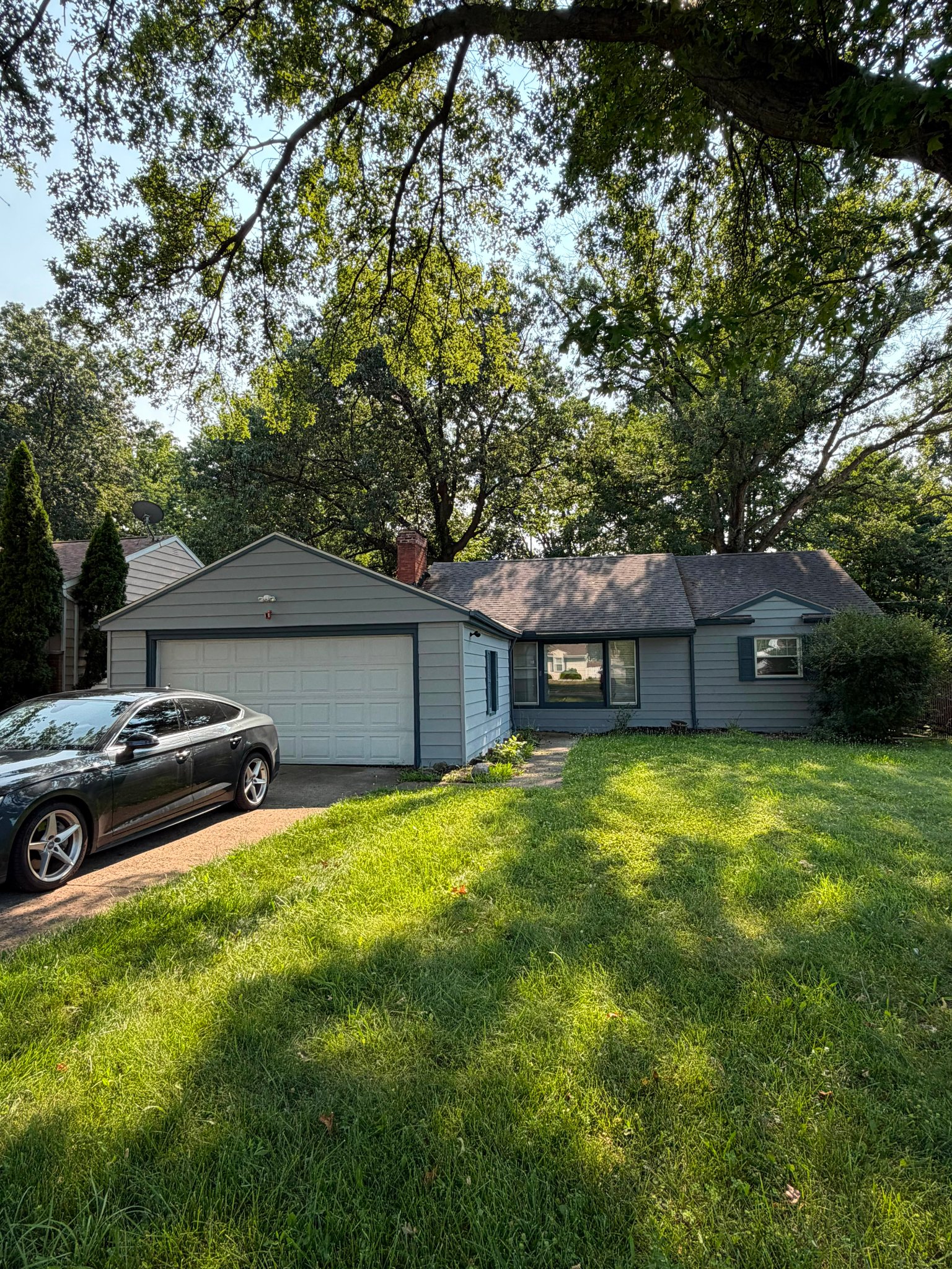 south euclid House: 220 Greenvale Rd