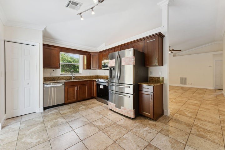 Boynton Beach House: 701 Key West Street