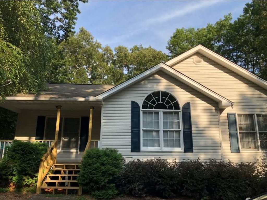 Dahlonega House: 171A Sleepy Hollow Road
