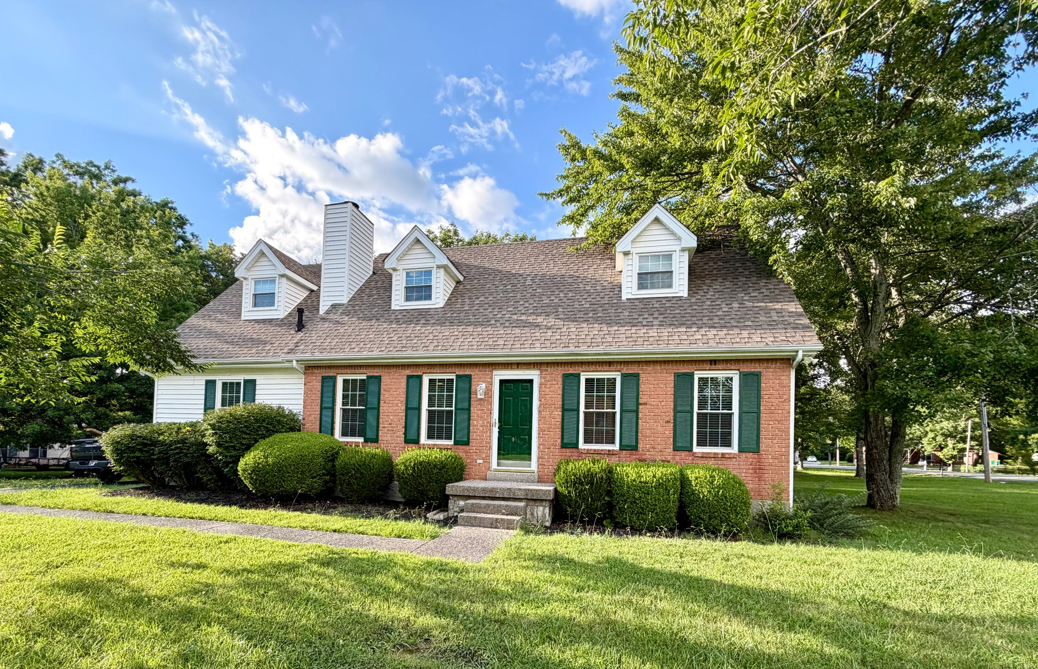 White House House: 302 Rolling Acres