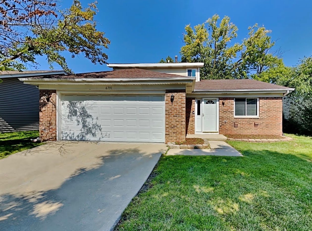 Woodridge House: 6793 Red Wing Dr