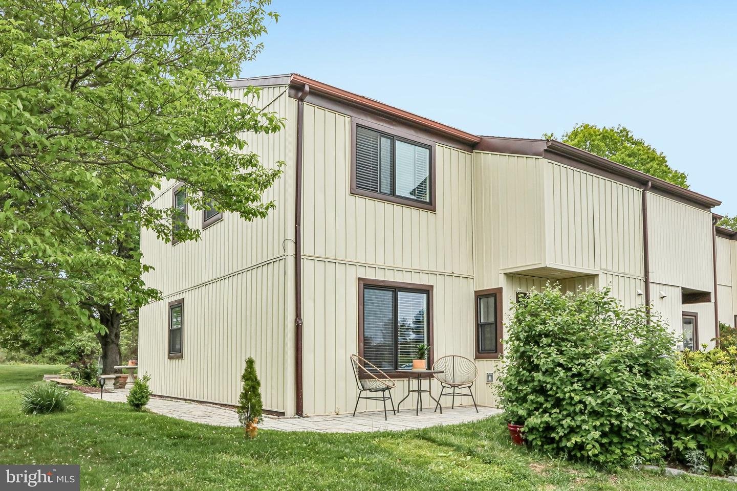 Downingtown Townhome: 33 Hastings Ct #33
