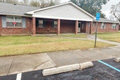 Gloster Apartment: 595 N Captain Gloster Dr