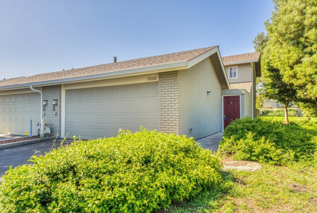 Salinas Condo: 19100 Creekside Pl