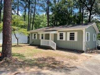 Dillon House: 303 Gator Lake Ct