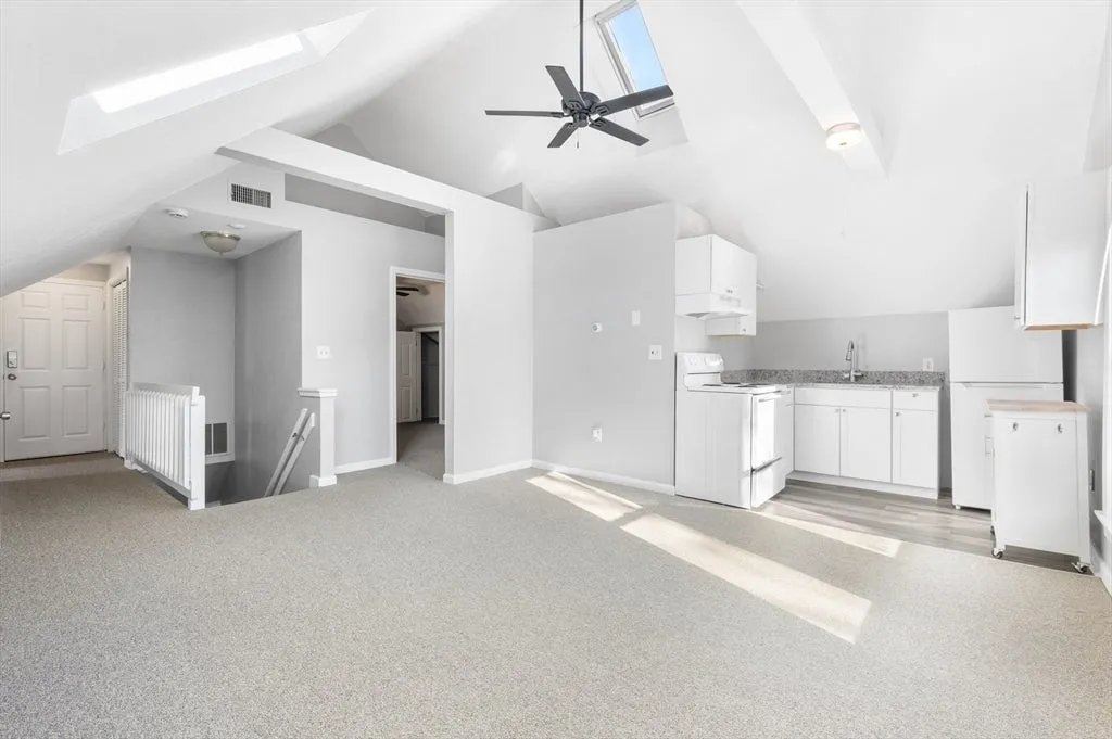 Franklin Apartment: 338 Summer St