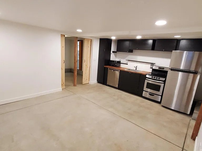 Golden Apartment: 403 23rd St.