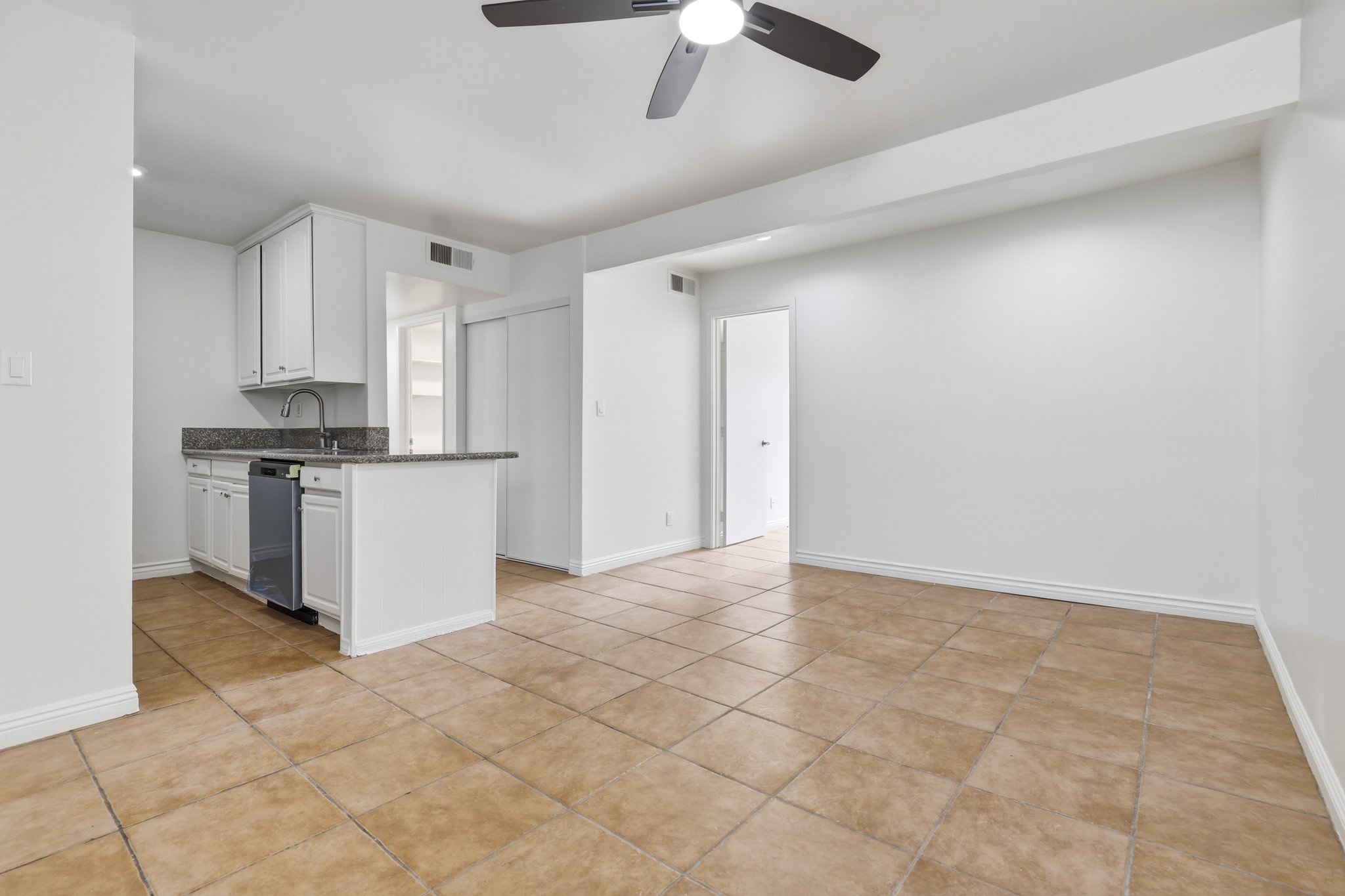 Tarzana Condo: 18620 Hatteras Street