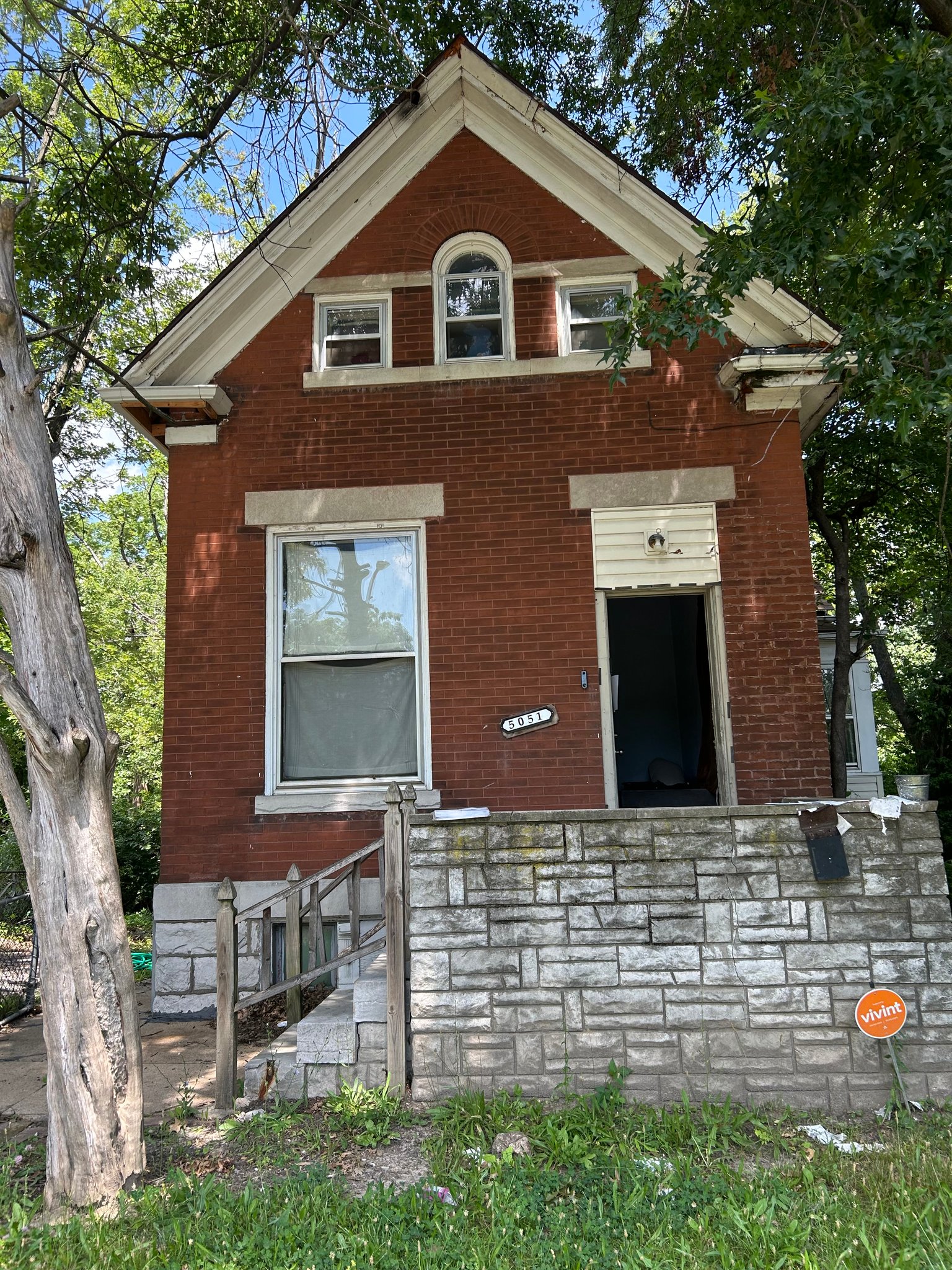 St. Louis House: 5051 Thrush Avenue