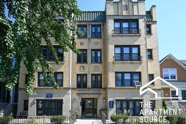 Chicago Apartment: 4737 N Hermitage Ave