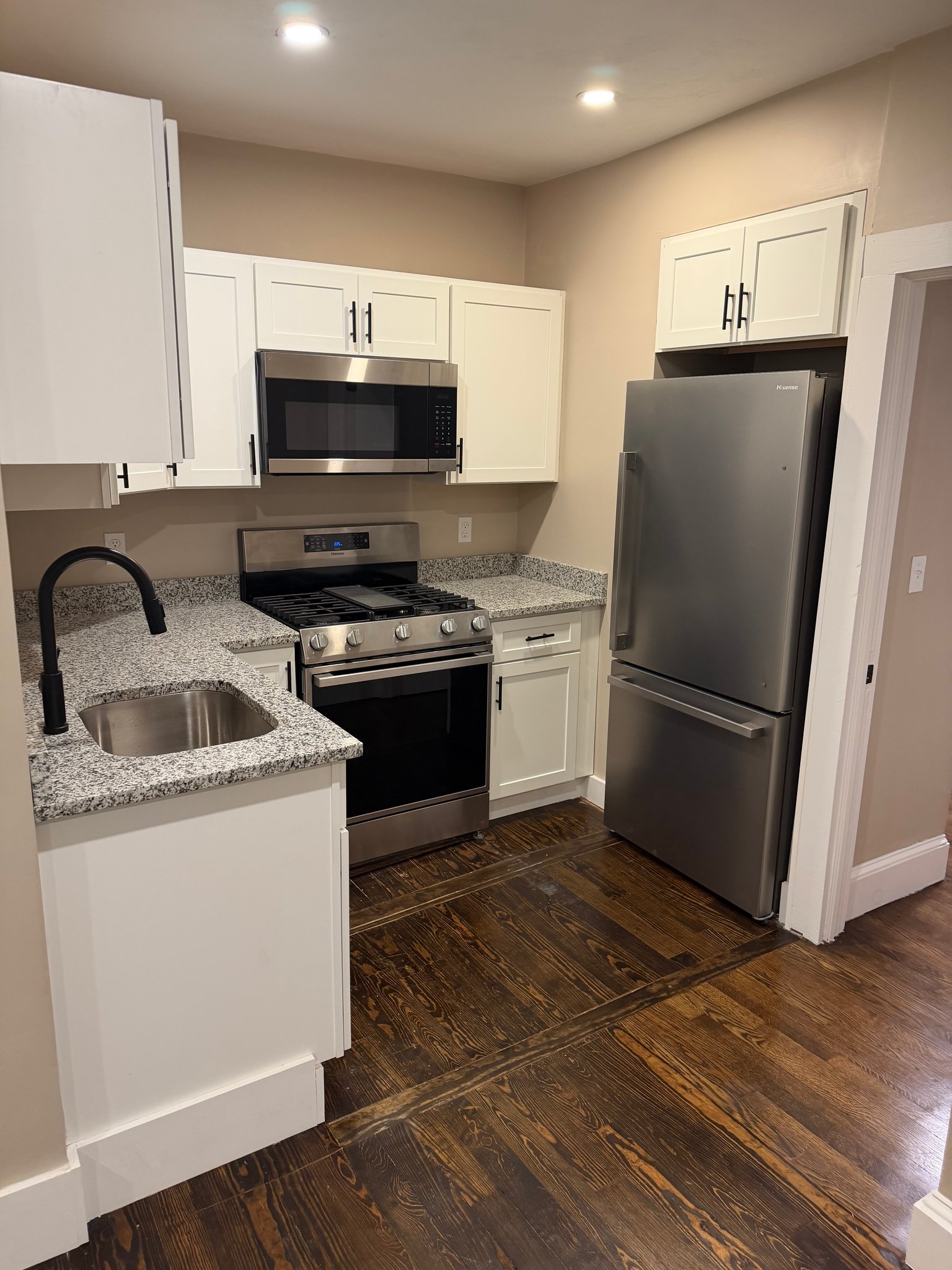 Fall River Apartment: 913 Rodman St