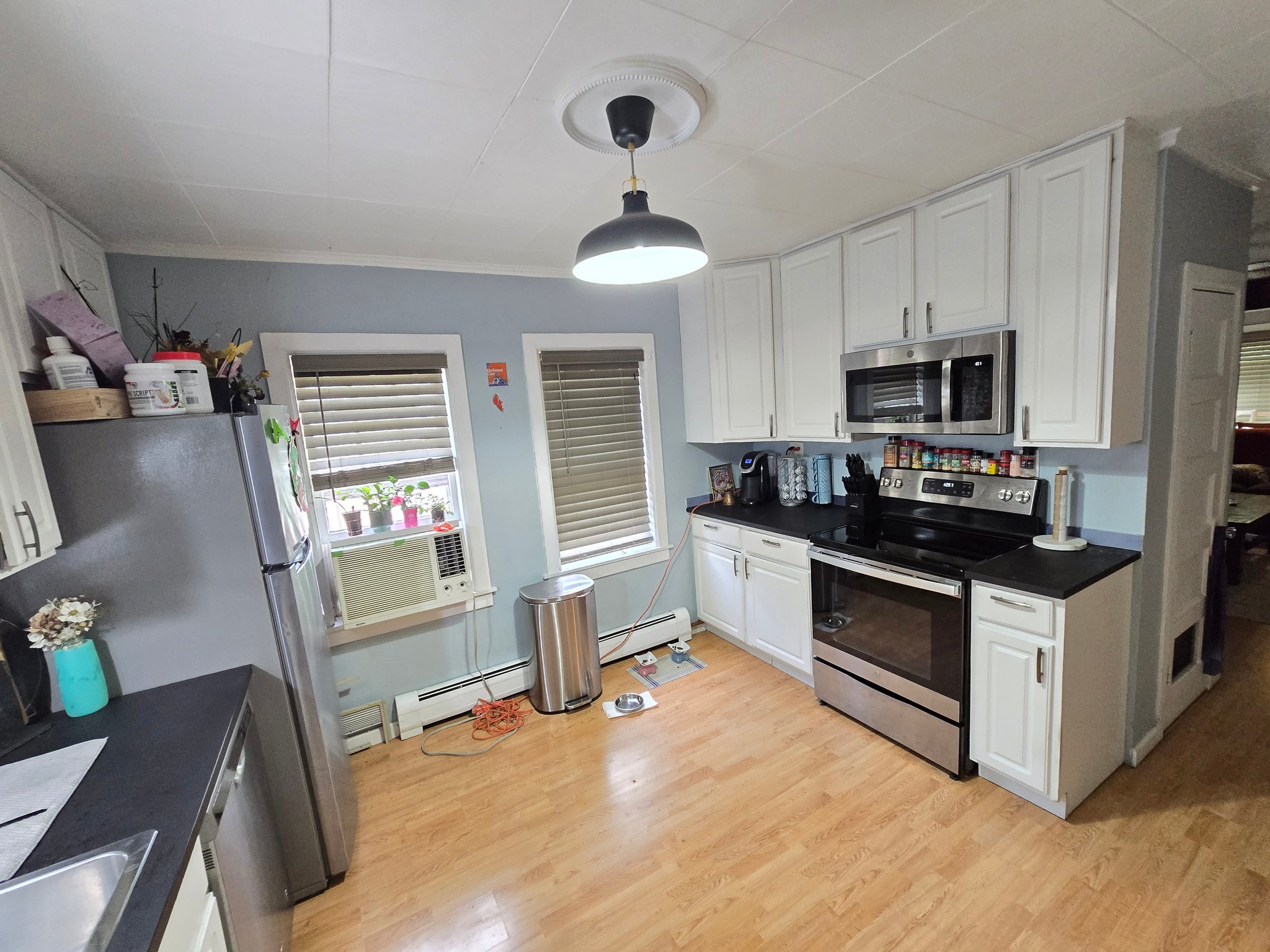 Golden Apartment: 403 23rd St.