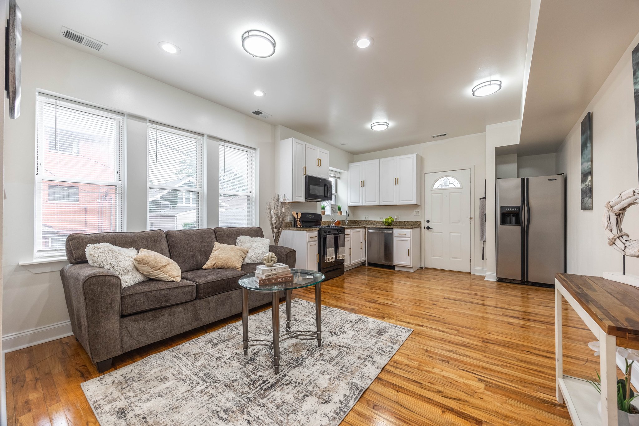 Chicago Apartment: 3849 W Ainslie