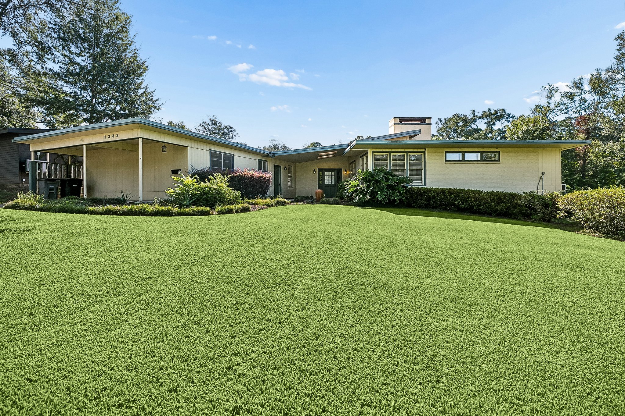 Baton Rouge House: 1322 Knollwood