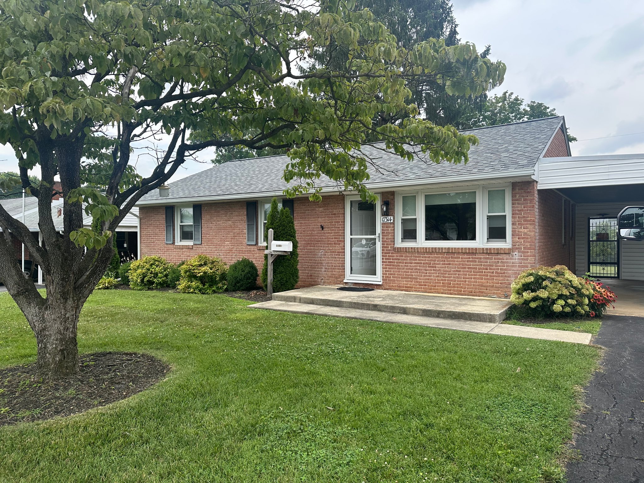 Hagerstown House: 17314 Cloverleaf Rd