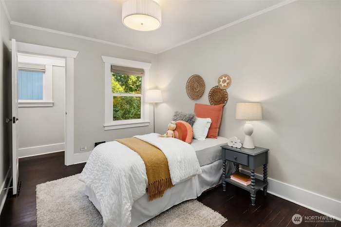 Seattle House: 716 N 96th St