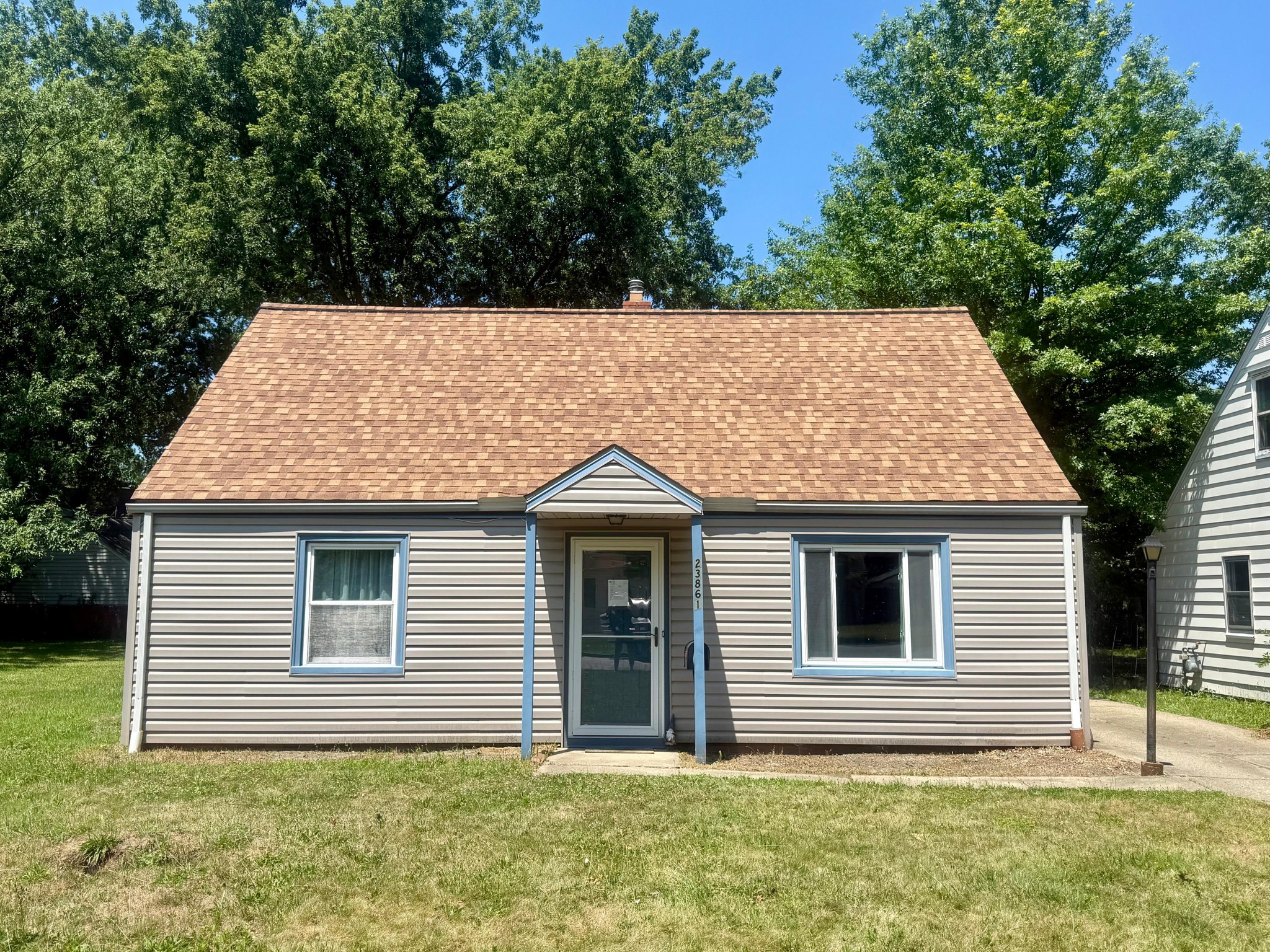 Euclid House: 23861 Colbourne Rd