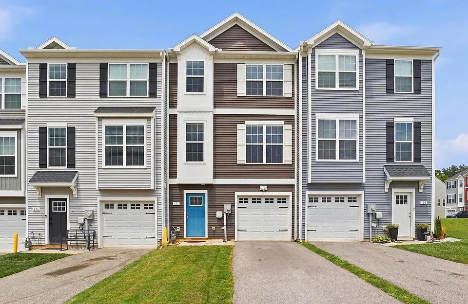 Red Lion Townhome: 182 Hudson Blvd