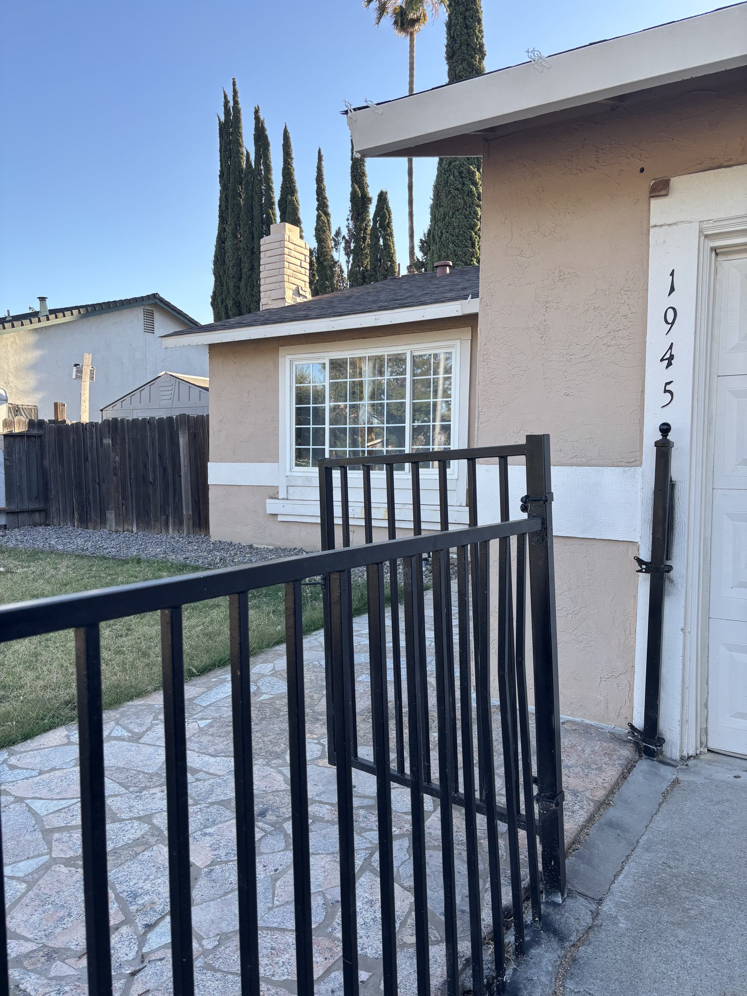 Tracy House: 1945 Lincoln Blvd
