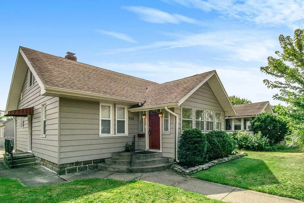 South Bend House: 922 Roberts St
