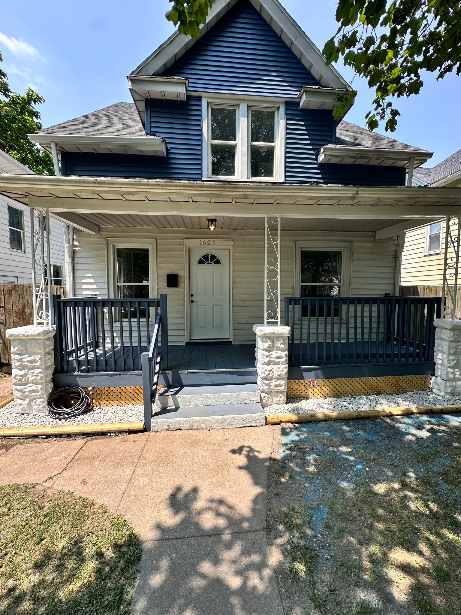 South Bend House: 1623 S Taylor St