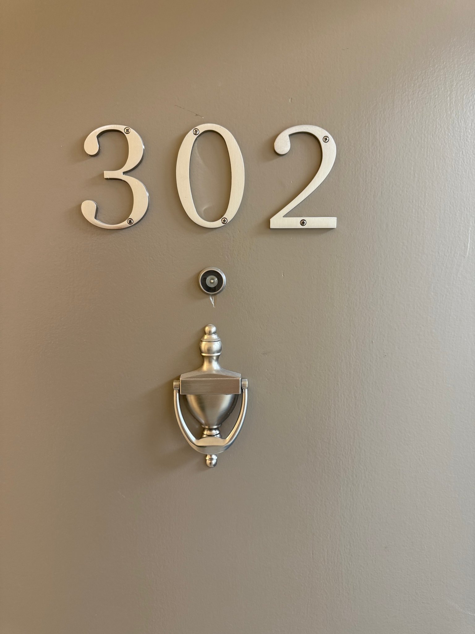 Los Angeles Apartment: 309 S Sherbourne Dr