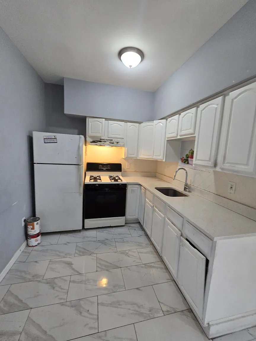Elizabeth Apartment: 216 3rd St