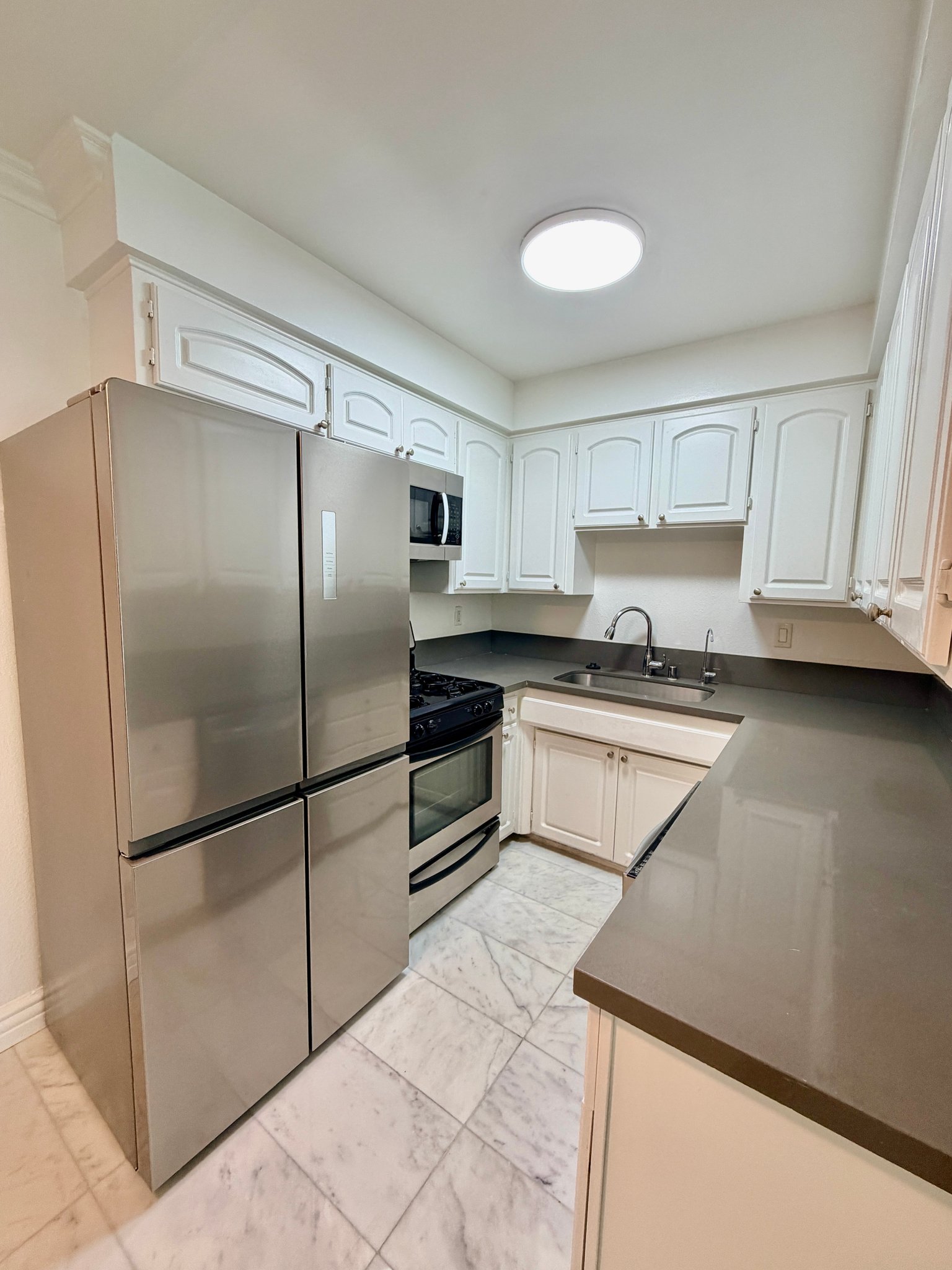 Glendale Apartment: 1595 E Chevy Chase Dr