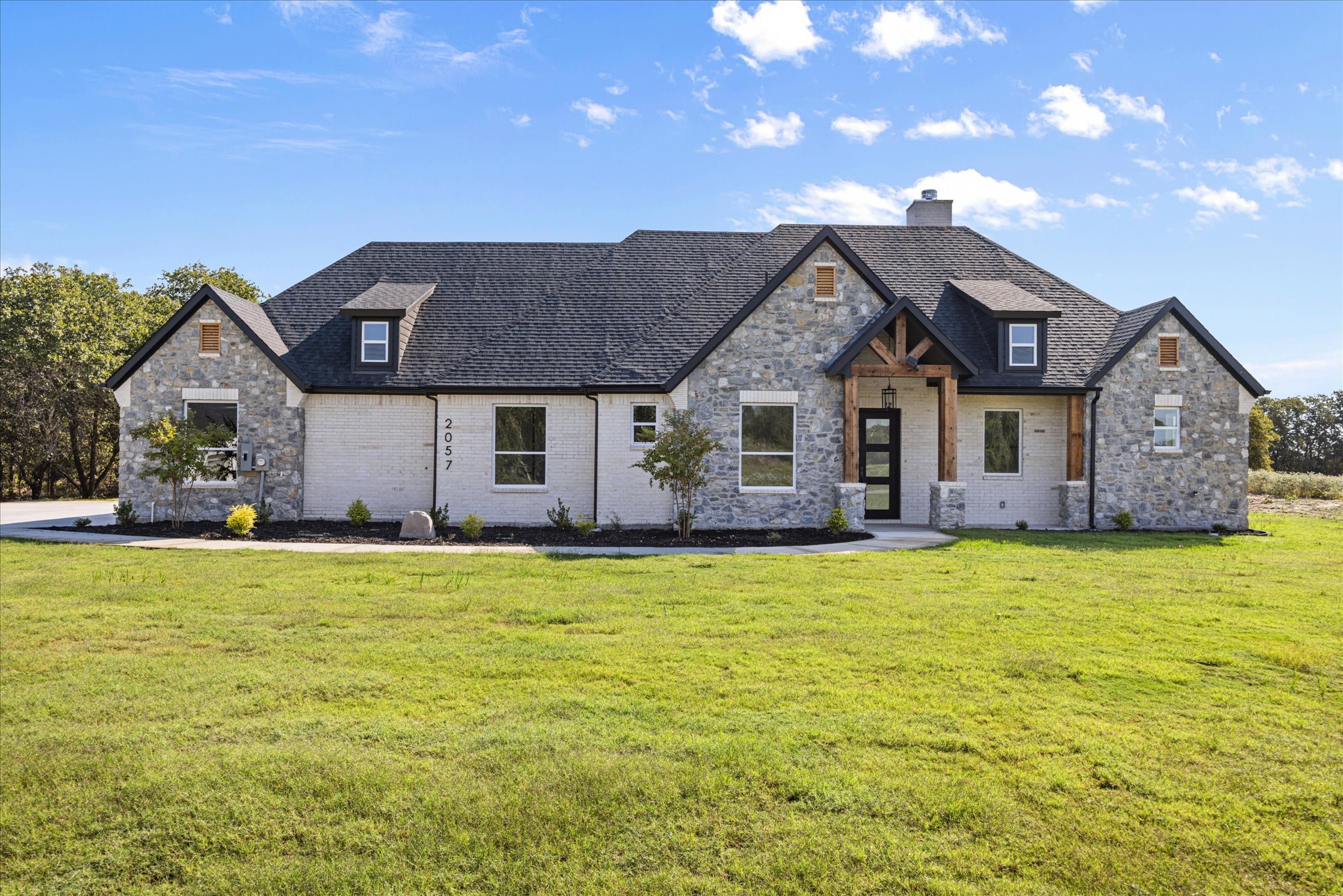 Weatherford House: 2057 Glenhollow Drive