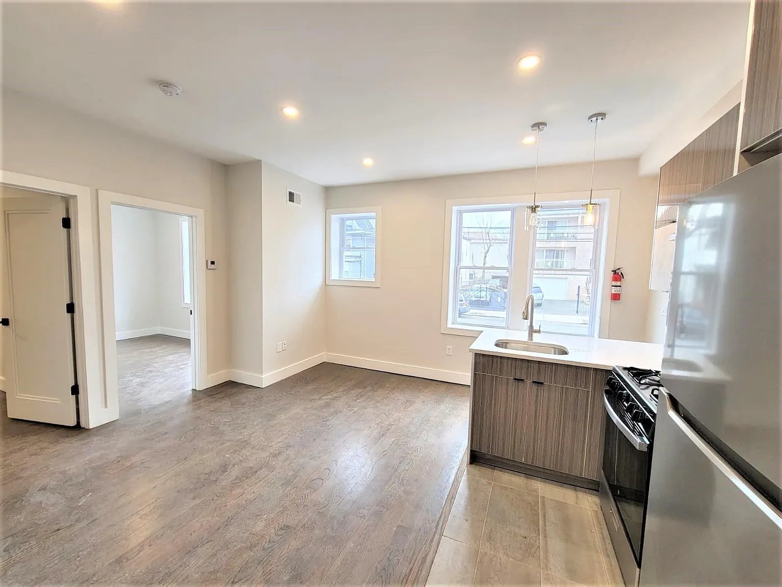 Newark Apartment: 535 Hawthorne Ave