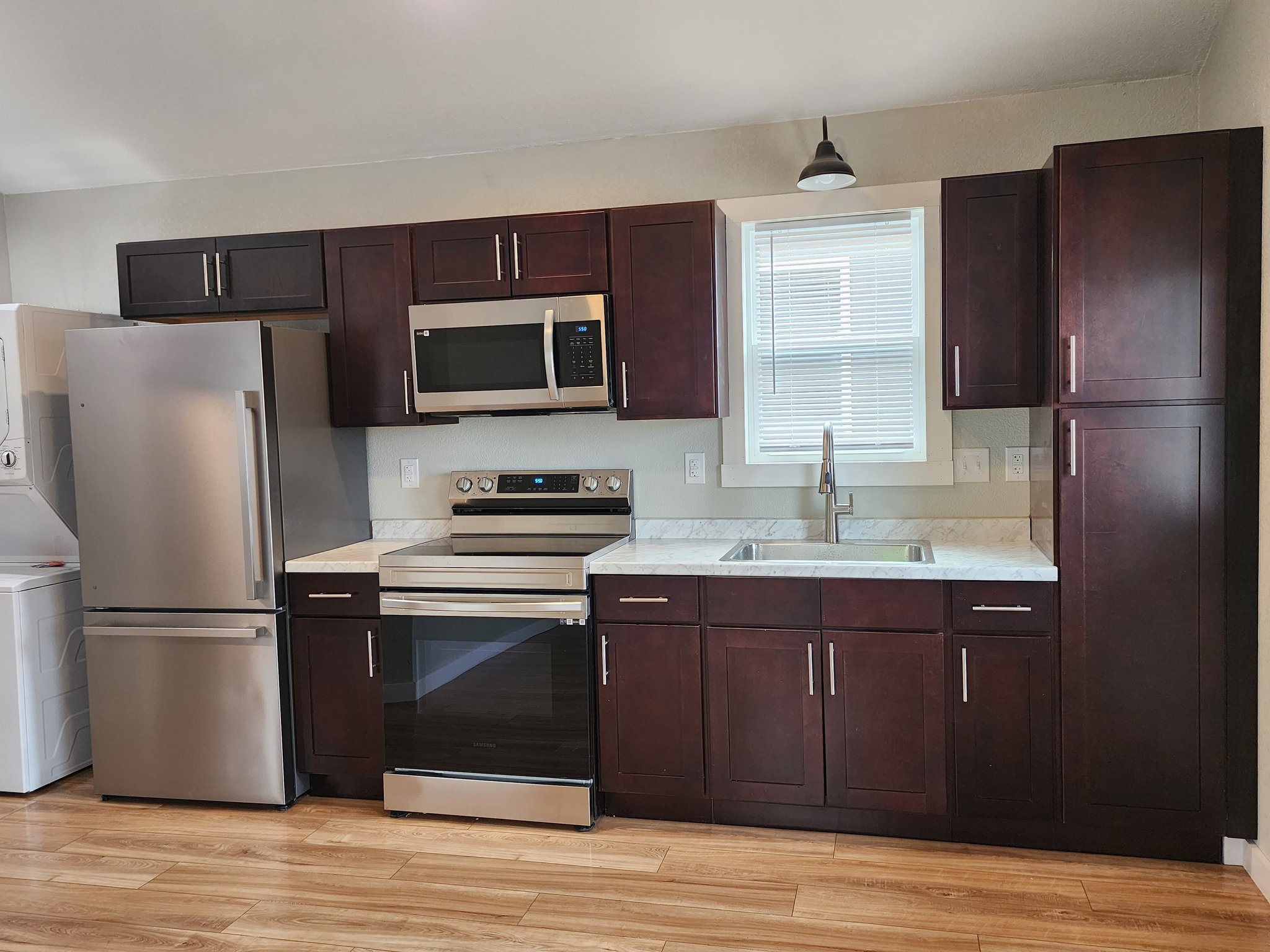 Chillicothe House: 1096 E Hawthorne Ave