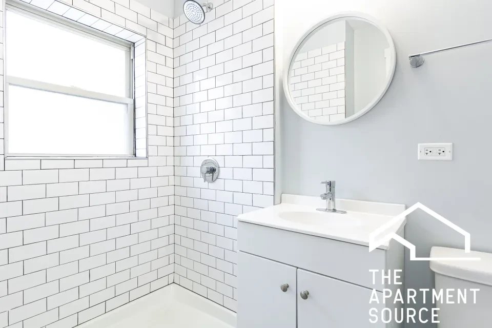 Chicago Apartment: 4700 North Racine Avenue #108 Chicago, IL 60640