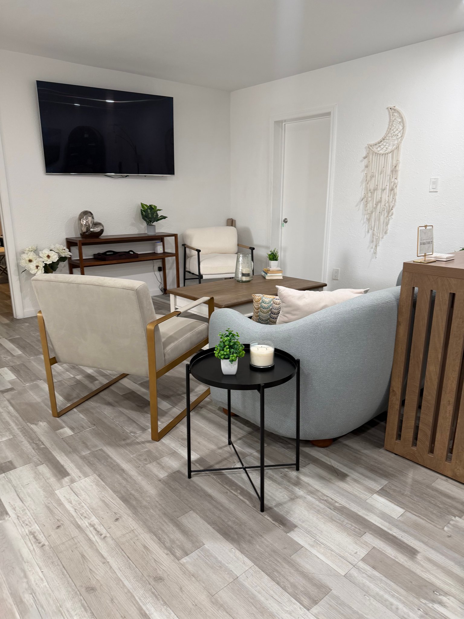 Phoenix Single Room: 3539 W Orange Dr