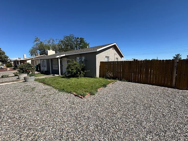 Farmington House: 801 E 24th St