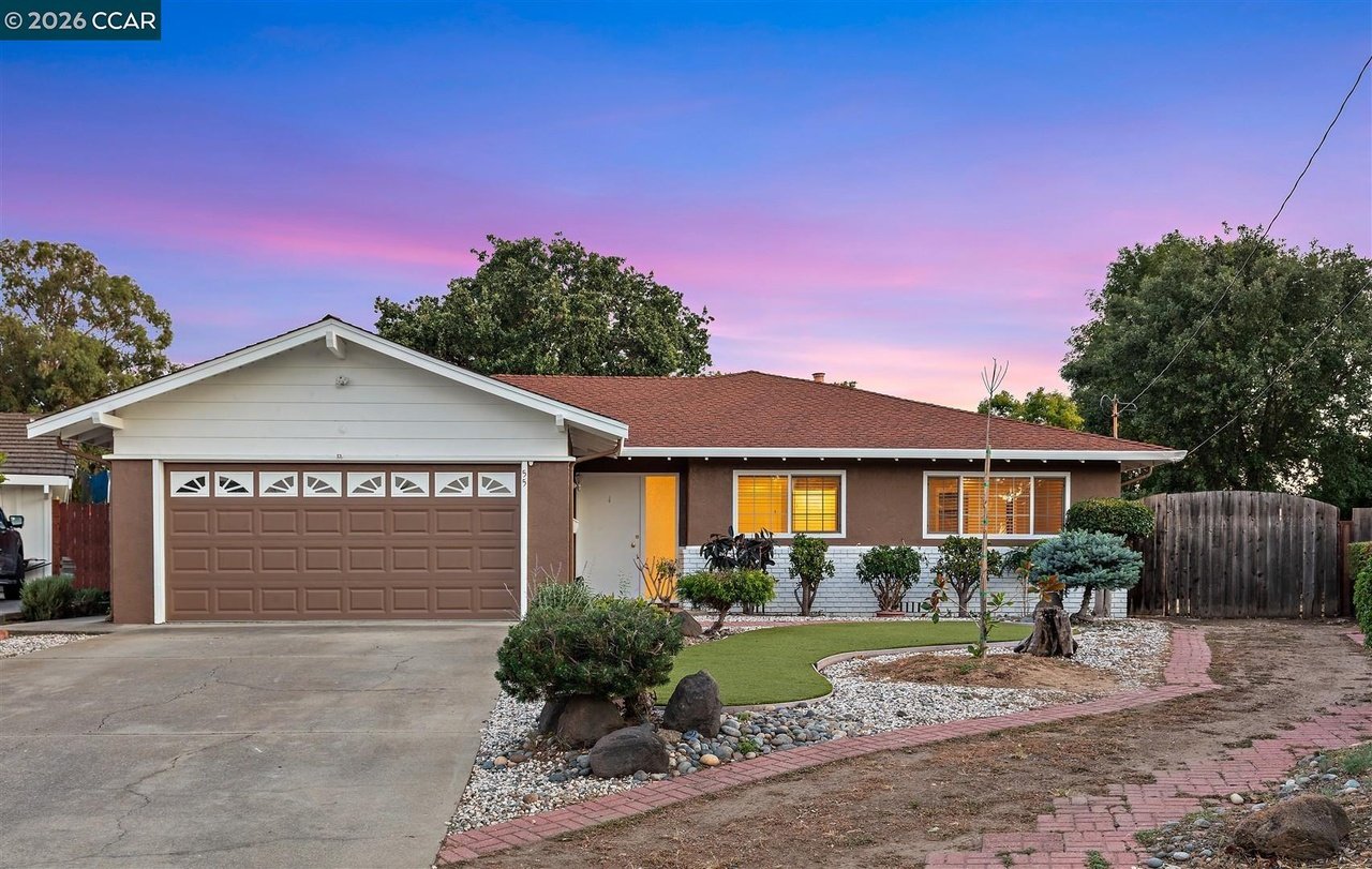 Concord House: 55 Ceemar Ct