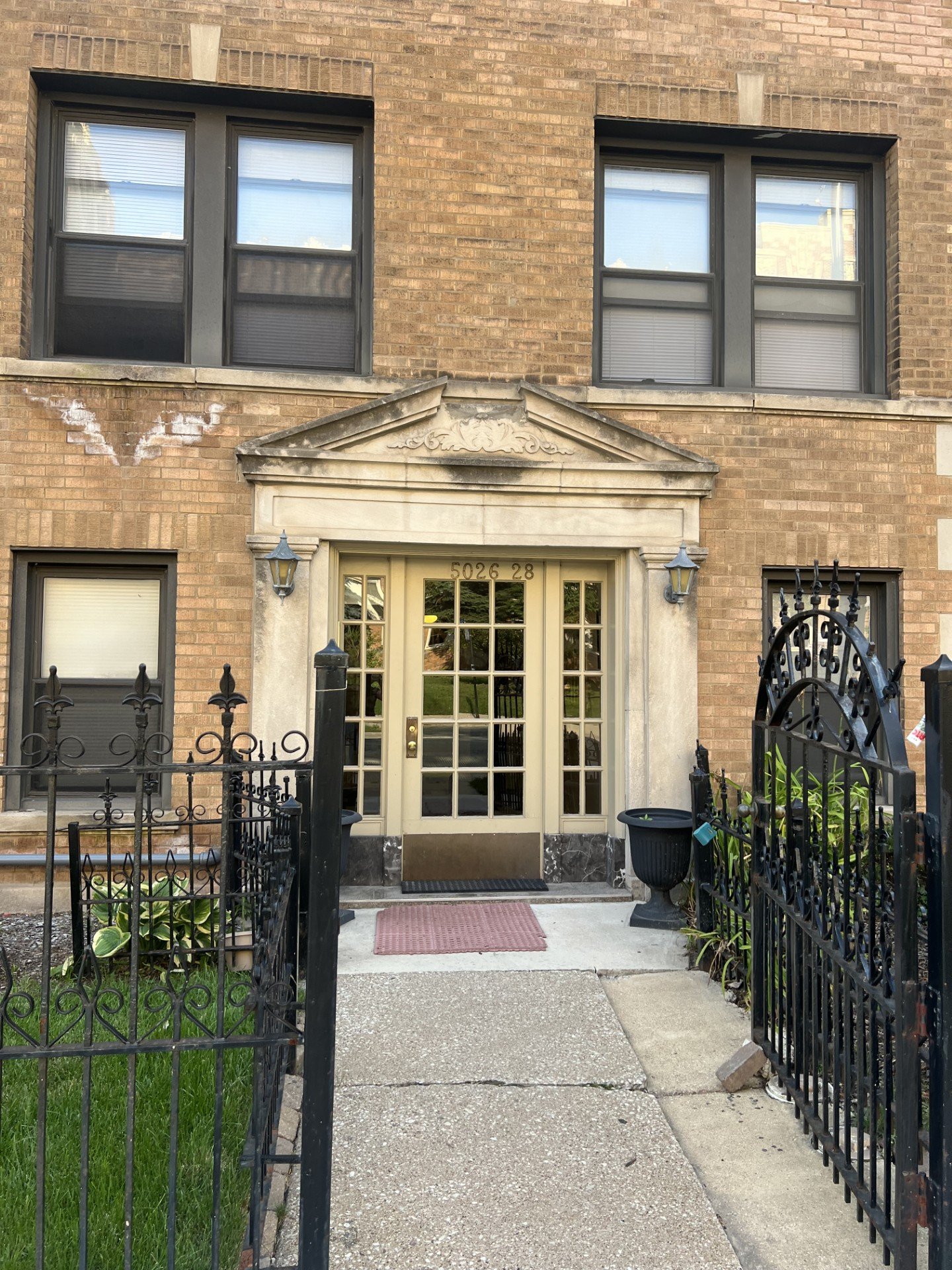 Chicago Apartment: 5026 W Carmen Ave