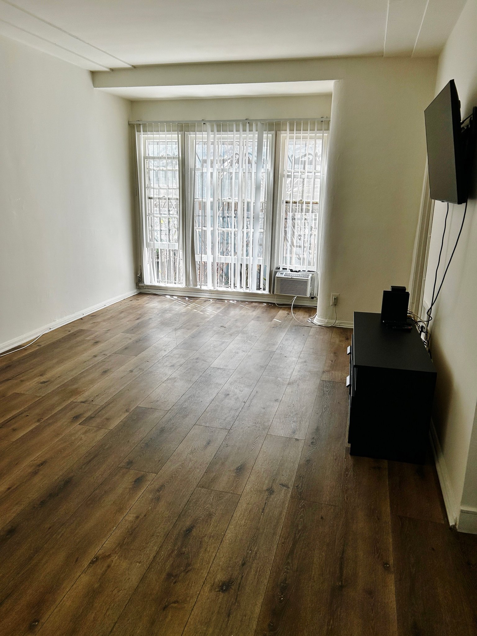 LOS ANGELES Apartment: 1781 ORCHID AVE
