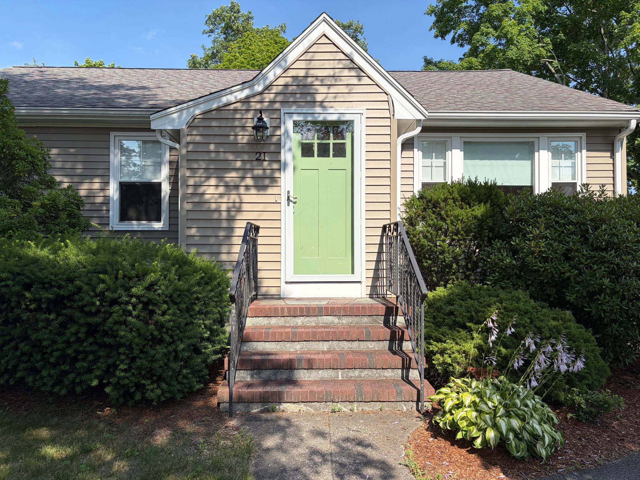 Milford House: 21 Cunniff Ave