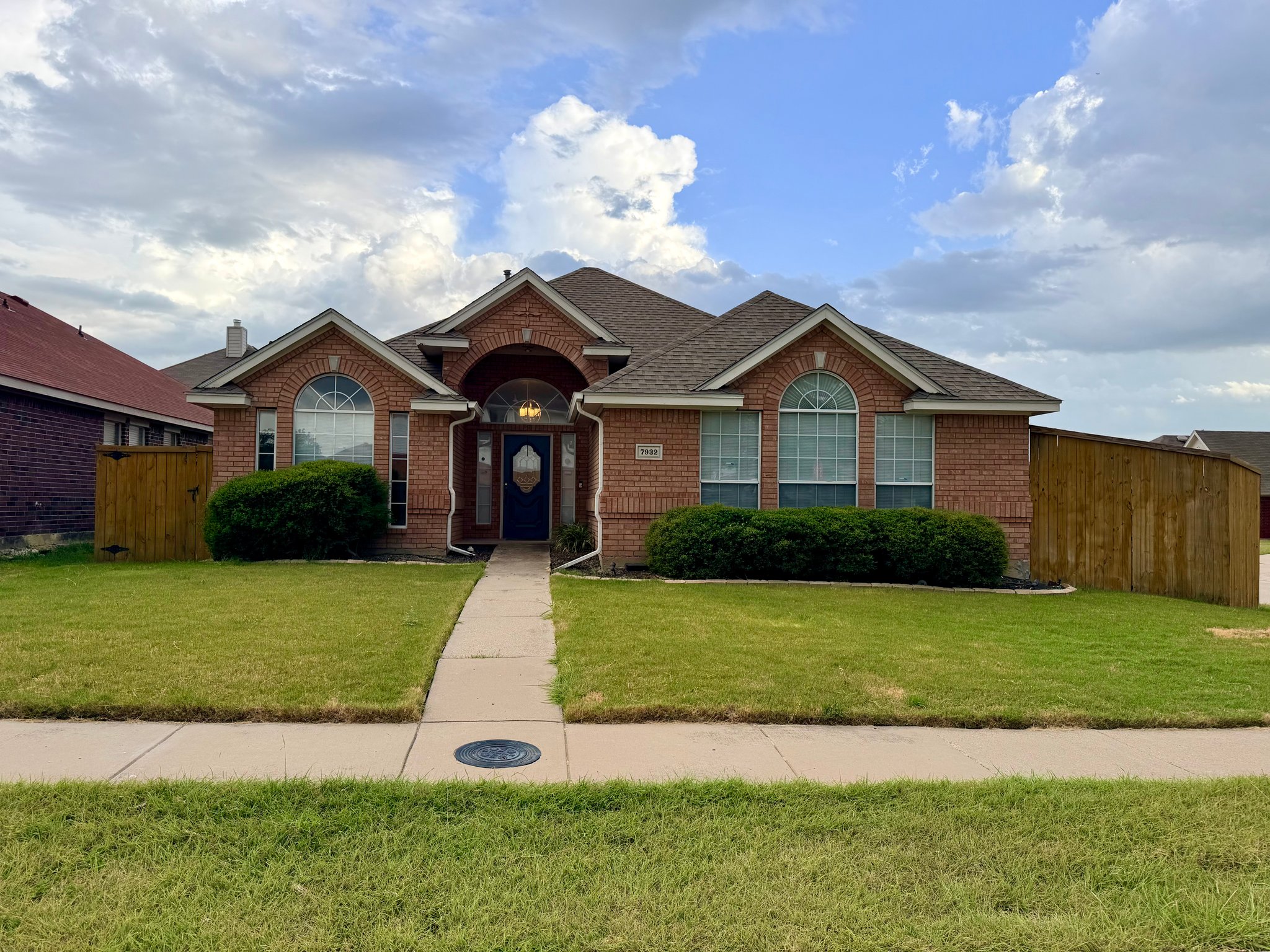 Dallas House: 7932 Hill Country Lane