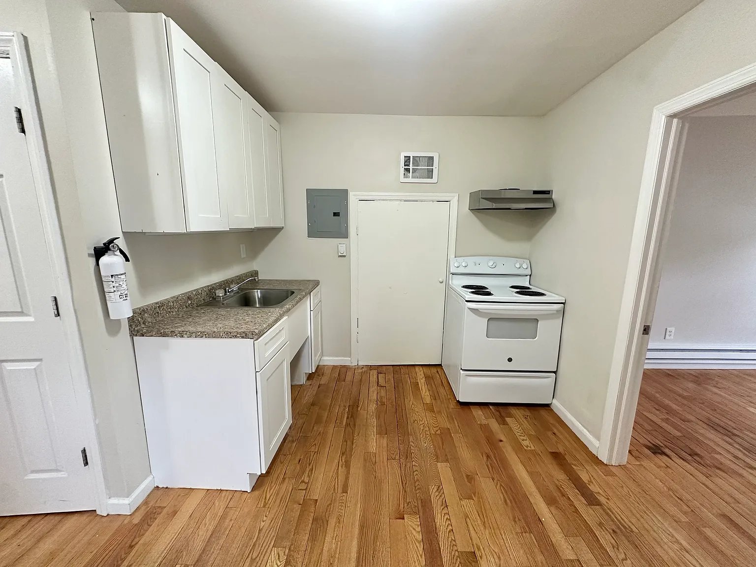 Newark Apartment: 86 Stuyvesant Ave