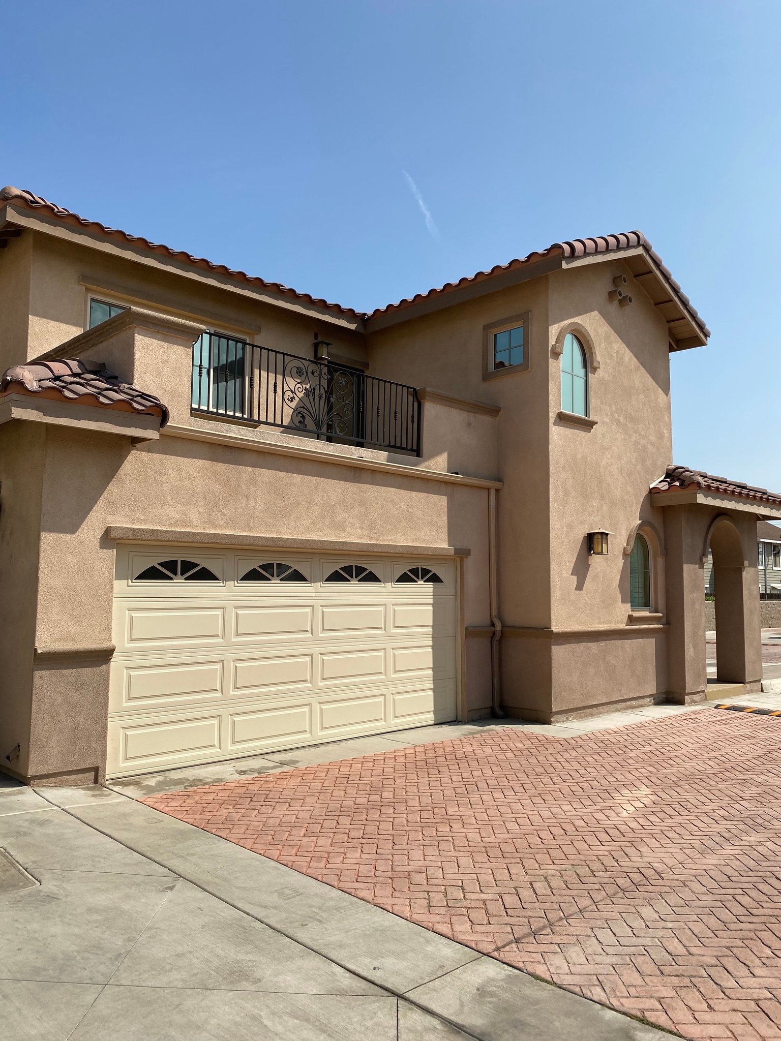 Bellflower House: 9457 Cedar St