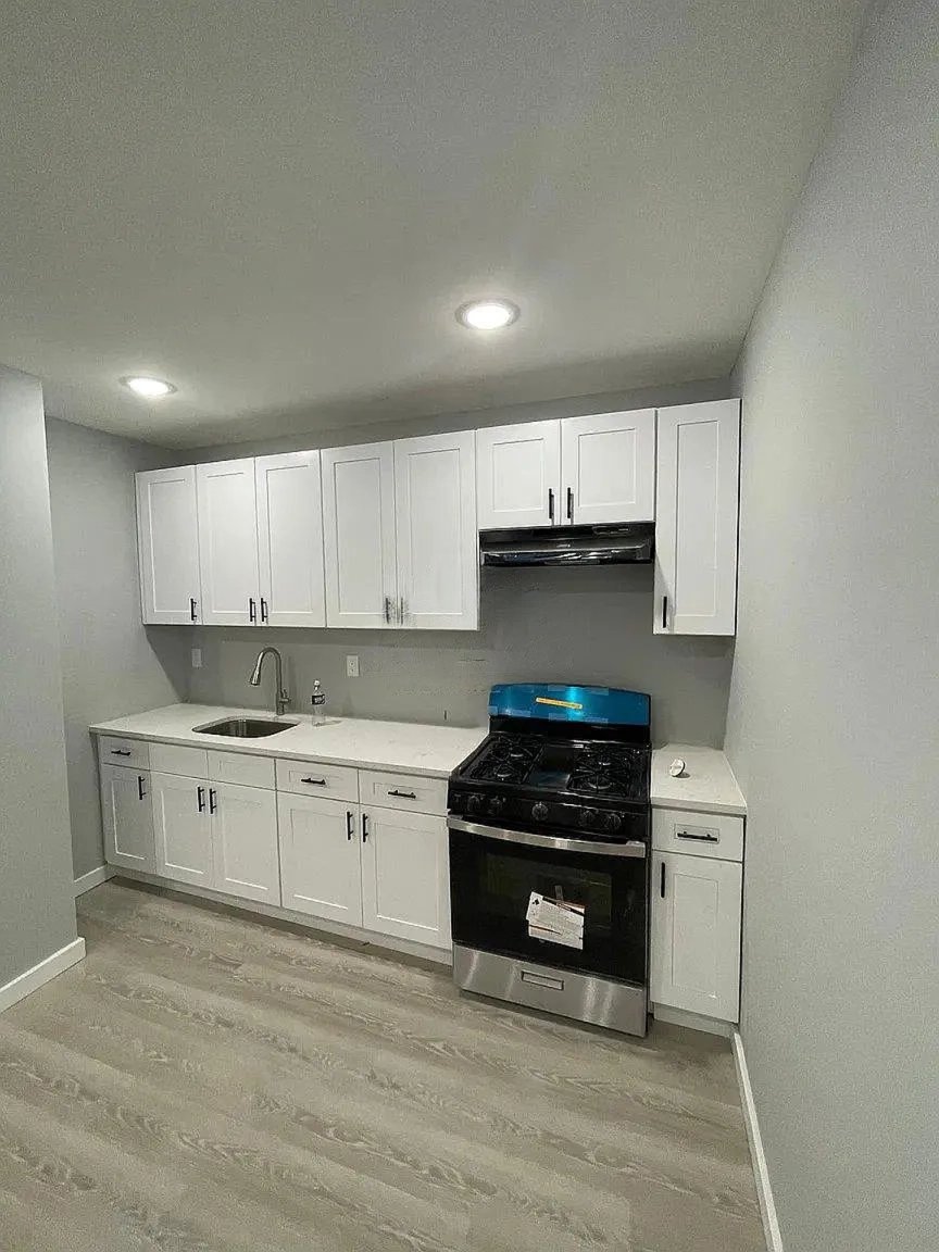 Newark Apartment: 252 Lehigh Ave