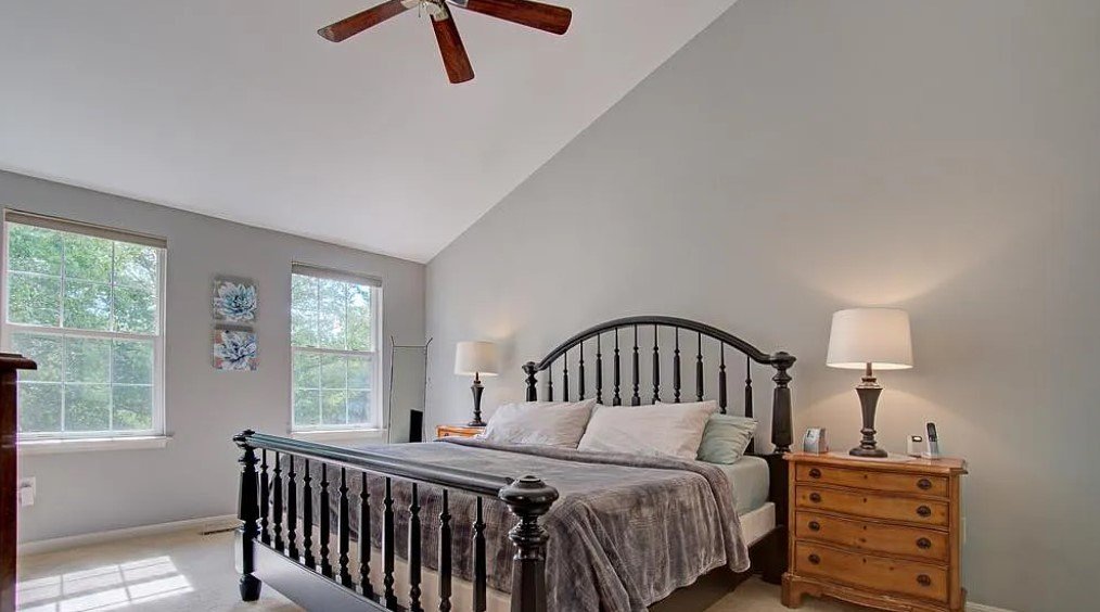 Ashburn House: 43092 Stonecottage Pl