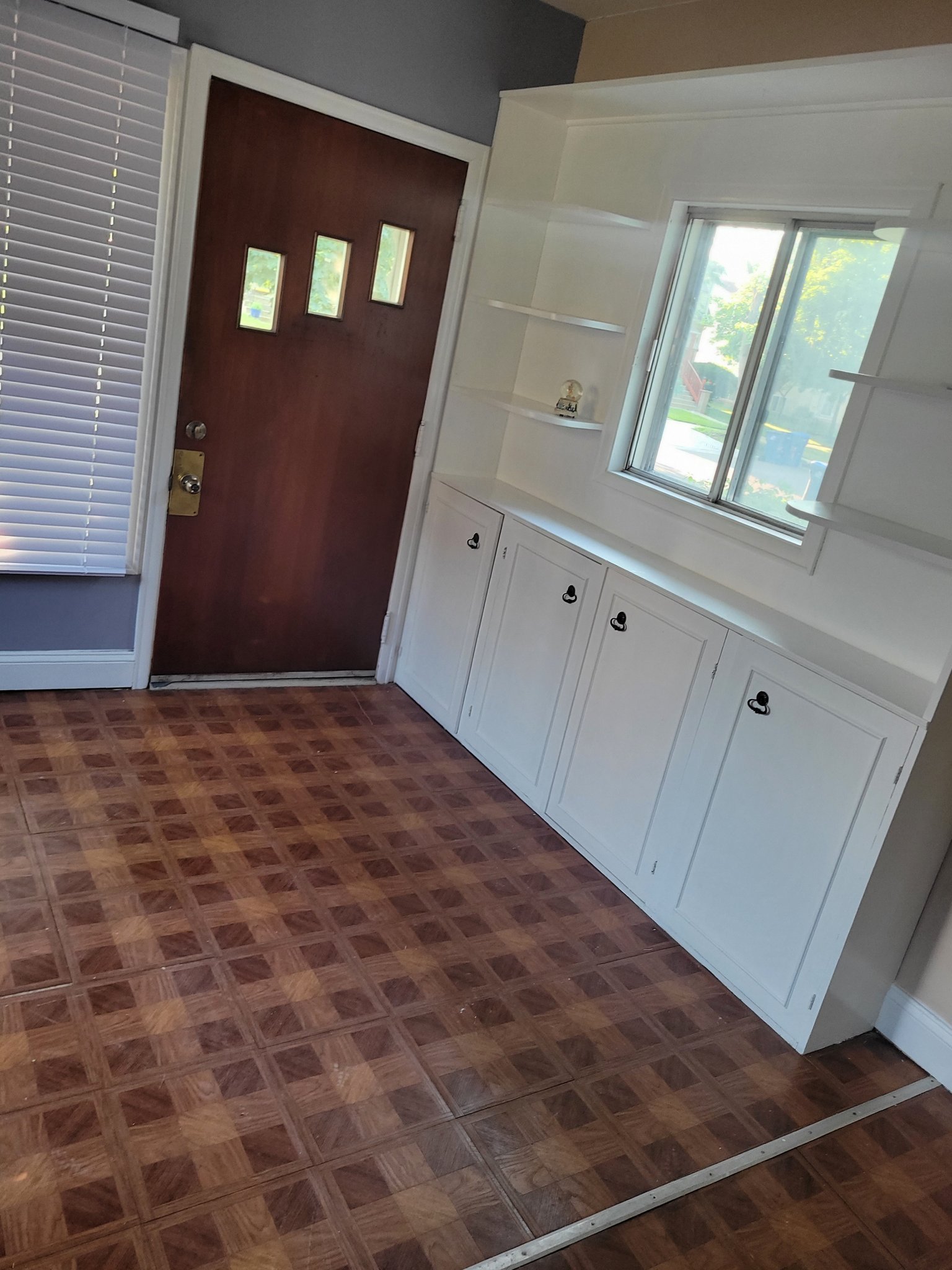Waukegan House: 135 S Elmwood Ave